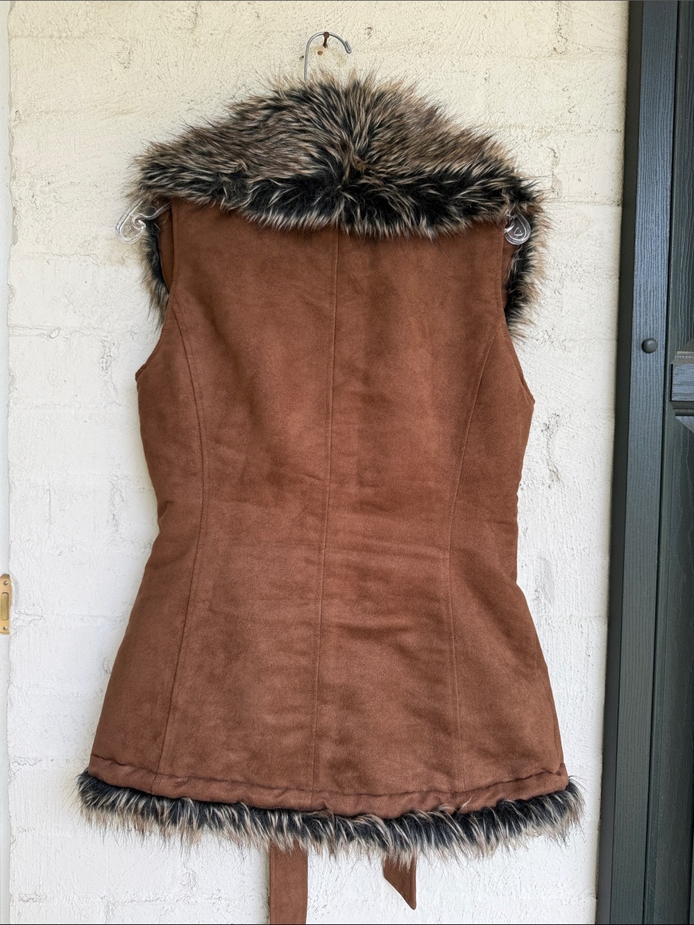 Ariat Brown Faux-Suede Vest with Faux-Fur Trim Size Small - Picture 4 of 9